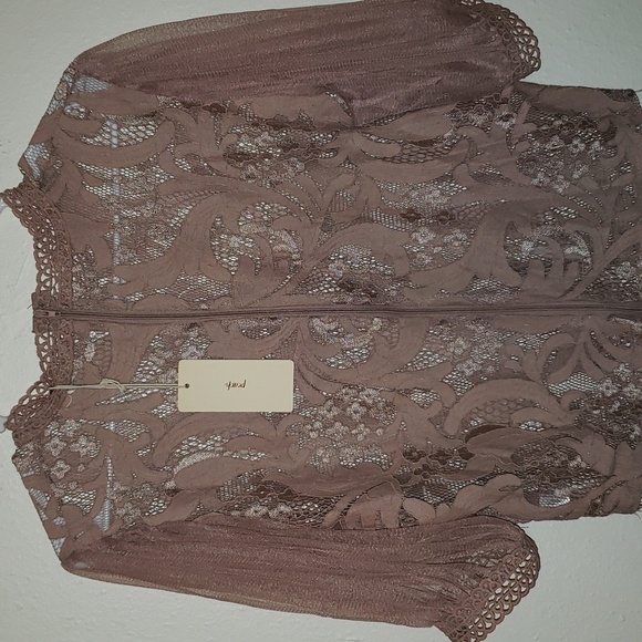 Peach lace crop top - Picture 2 of 5